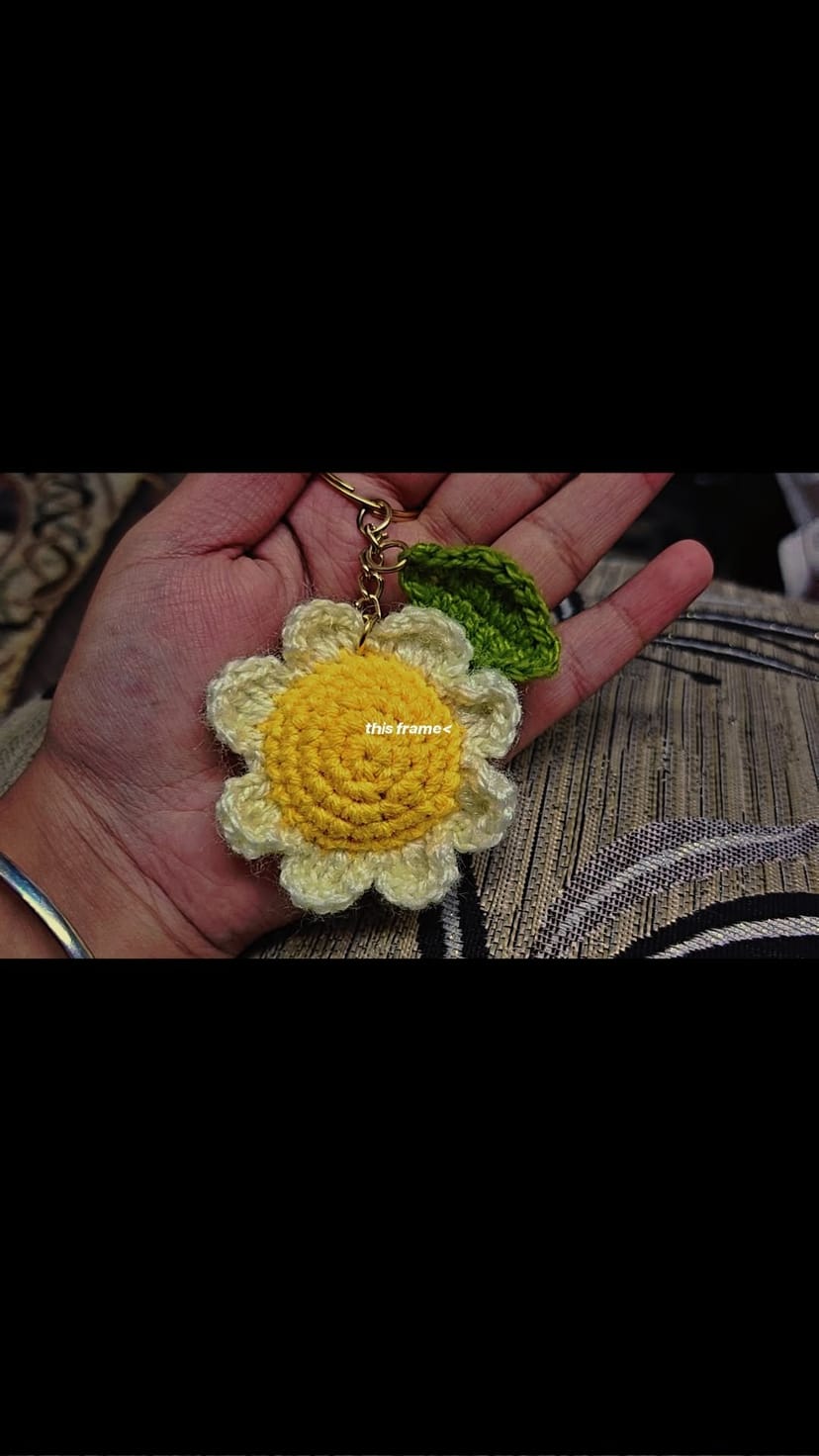 Daisy crochet keychain - Image 1
